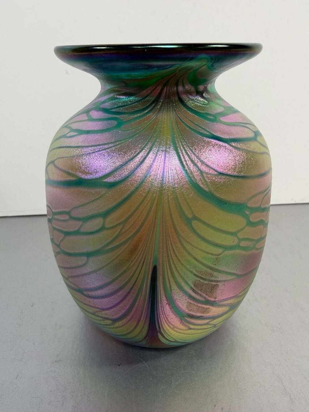 Artist Signed Art Glass Iridescent Pulled Feather Peacock Vase 5”